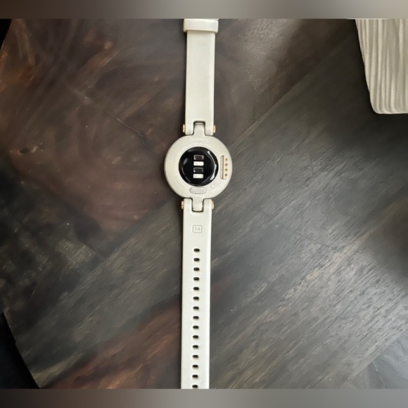 GARMIN LILY SPORT GPS Smartwatch Rose Gold - Picture 4 of 12